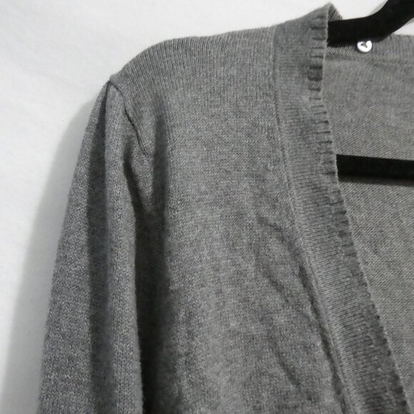 CONTEMPORAINE - Simons Exclusive | small | Grey V-Neck Lightweight Sweater - Picture 3 of 15